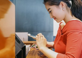 Fiserv survey shows Brits take advantage of gift card promotions to combat inflation