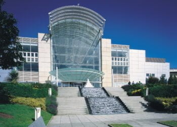 Charles Tyrwhitt chooses Cribbs Mall as its debut location in Bristol