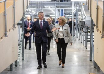 DPD eco-hub creates 650 jobs and enables all-electric delivery for London