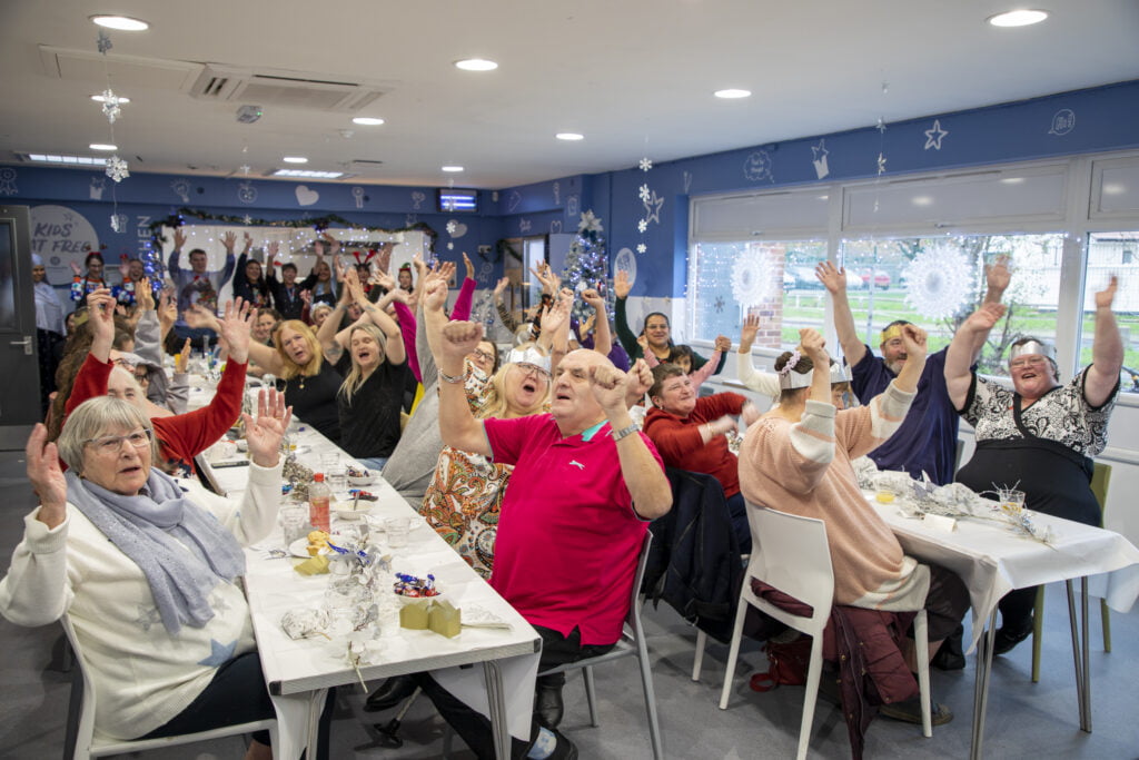 Aldi donates Christmas lunches to those in need - Vimarsana News