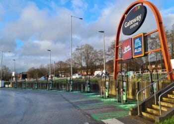 Oldham shoppers receive ultra-rapid charging hub at favoured retail destination