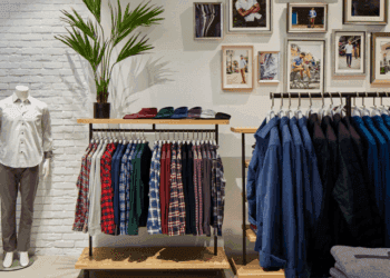 Shirtmaker and brand, UNTUCKit, unbuttons data to increase store conversions by +6.9%, partnering with RetailNext