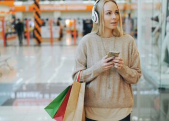 Fifty eight per cent of retailers are ready to give AI control but 37% of consumers demand the final say